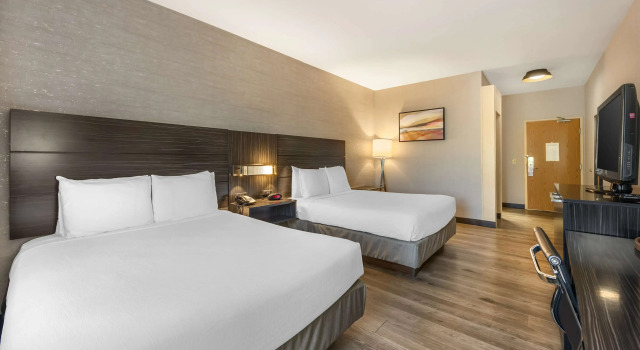 Четырёхместный номер Standard Best Western Plus North Las Vegas Inn & Suites