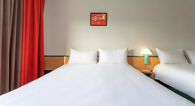 Четырёхместный номер Standard ibis Paris Pantin Eglise