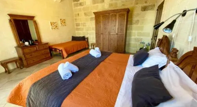 Merhba B&B, Book Bed and Breakfast Hoteller i Nadur med pool, Swimmingpool