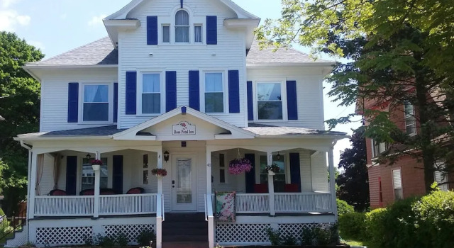 The Rose Petal Inn, Забронировать Отель Дженива Seneca Lake Wine Trail