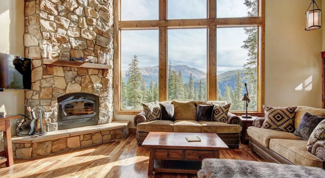 Mountain View Lodge 4 Bedroom Home by RedAwning, Rezerwuj Hotel Hotele w Vail Ski z parkingiem, Parking