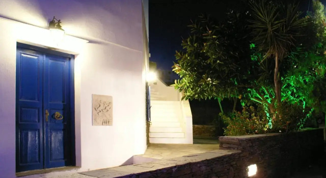 Fassolou, Book Hotel Faros Sifnos