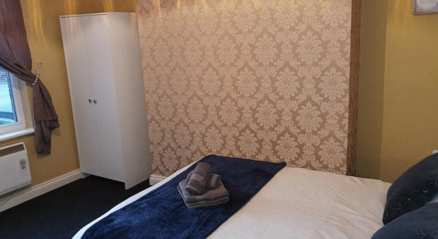 Апартаменты с балконом Apartment - Sleeps 5, Free Parking & Sun Terrace