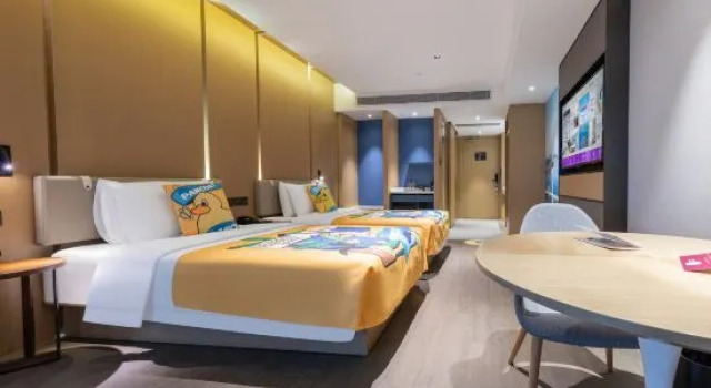 Семейный тент Mecure Zhuhai Lovers Road Beach Swimming Pool