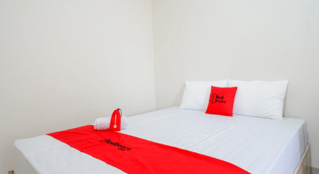 RedDoorz near Lippo Plaza Buton, Prenota Hotel Hotel a Sulawesi con parcheggio, Parcheggio