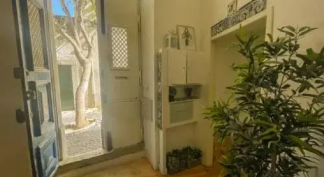 Historical 3 Bedroom Duplex Apartment in Lisbon, Забронировать Апартаменты/квартира Лиссабон Эстремадура, рядом с Памятник Жозе-Томасу ди Соуза-Мартенсу
