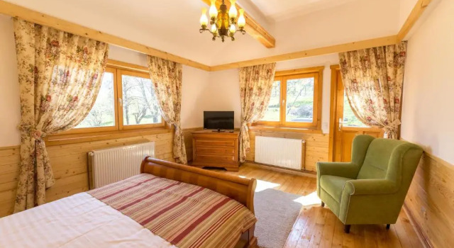 Carpathian Log Home, Rezerwuj Hotel Hotele w Prahova Valley z parkingiem, Parking