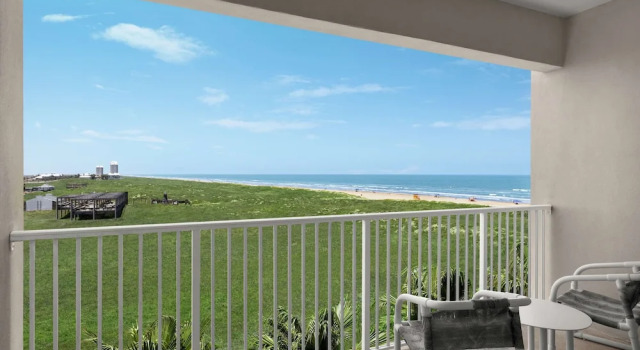 Четырёхместный номер Standard с балконом и с частичным видом Hilton Garden Inn South Padre Island Beachfront