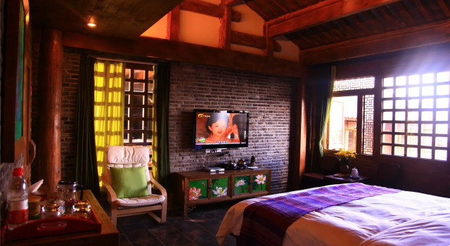 Blossom Hill Inn Lijiang Springland, Забронировать Отель Лицзян Юньнань, рядом с Улица Сквер-стрит Древнего города Даянь