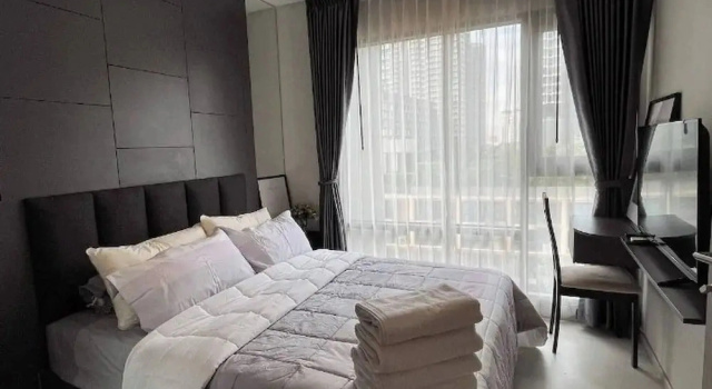 Modern Condo in Khlong Toei Balcony, Gym, & Fast Wifi, Забронировать Апартаменты/квартира Апартаменты Бангкока, рядом с Торговый центр Гейтвэй Экэмэй, Апартаменты/квартира
