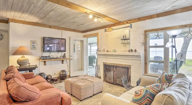Bayfront Santa Rosa Escape Only 5 Miles to Beach!, Забронировать Дом для отпуска Виллы Санта-Роза-Бич, Вилла