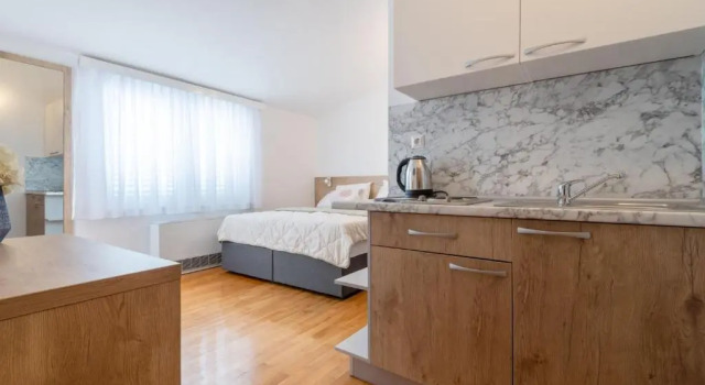 Студия с балконом и с видом на море Apartments Knežević