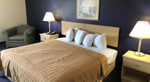 Двухместный люкс Days Inn by Wyndham Batavia Ohio