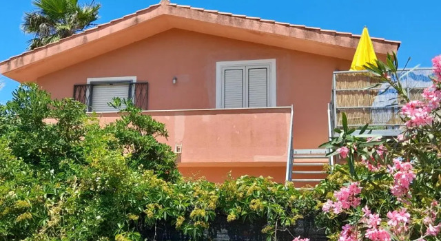 Margherita's Nest by the sea With Birds Song, Book Apartment Hotels in Sicily with Parking, Parking