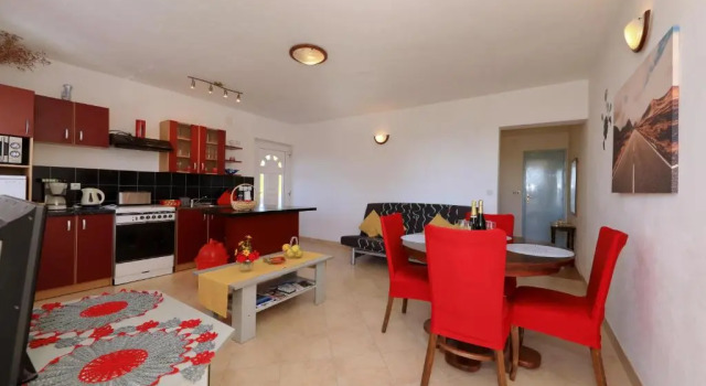 Апартаменты с балконом и с красивым видом из окна Apartments Luca