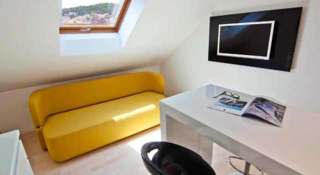 Laura Lux Suites