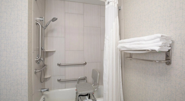 Четырёхместный номер Standard Holiday Inn Express Hotel & Suites Longmont by IHG