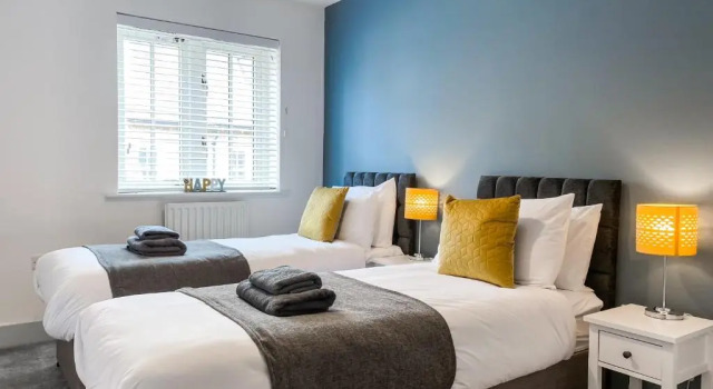 Коттедж The Chaucer - Modern 3 Bed Home with parking close to city centre