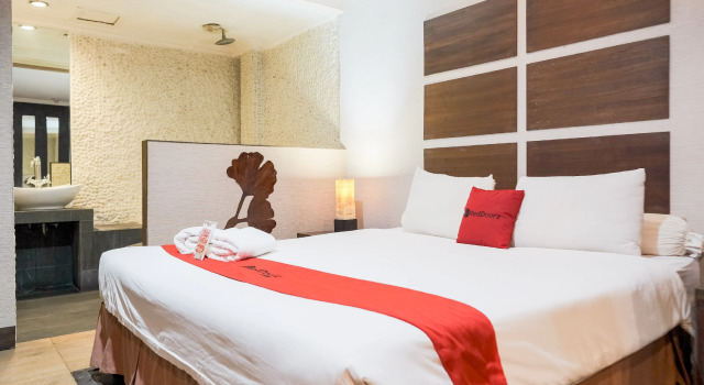 RedDoorz near WaterBoom Lippo Cikarang, Rezervați Hotel Cibatu West Java