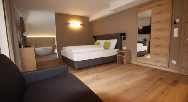 Полулюкс Deluxe Sport Hotel