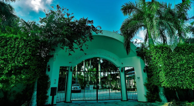 Tulipanes Cancun, Prenota Villa Hotel a Quintana Roo con parcheggio, Parcheggio