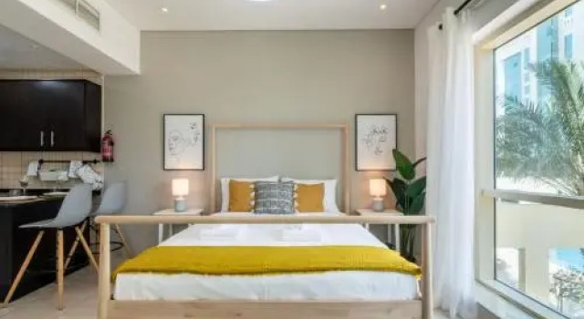 Luton Vacation Homes -Spacious Studio in Royal Oceanic, Dubai Marina, Забронировать Отель Дубай-Марина , рядом с Международный яхт-клуб Дубая