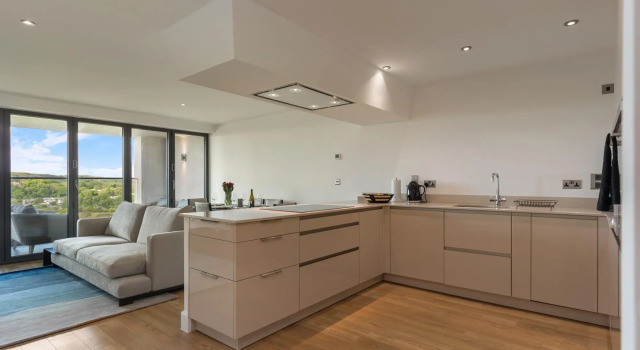 Apartment 10 Waterstone House - Luxury Apartment With Sea Views, Забронировать Апартаменты/квартира Отели Тенби с парковкой, рядом с Castle Hill, Парковка