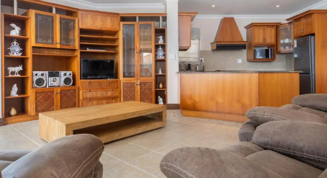 Comp Beach Road 21 - Family Only, Забронировать Отель Баллито Durban North Coast
