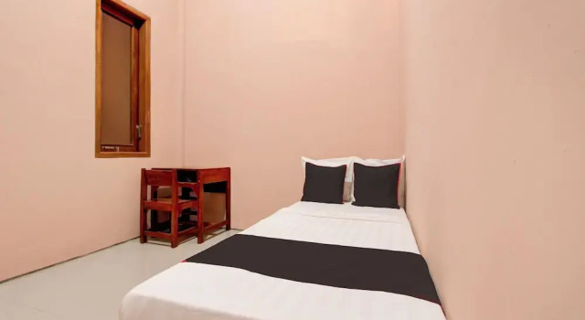 Номер Standard Hotel O Guesthouse Alun Alun Purwokerto