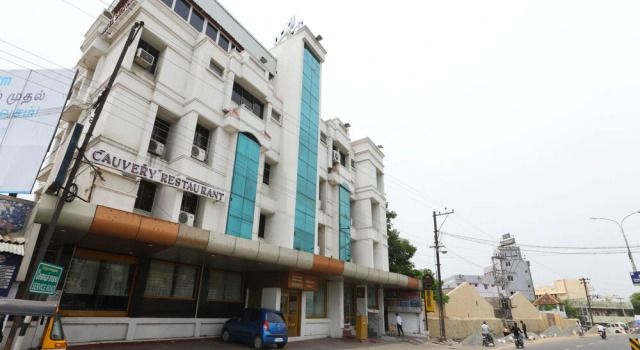 Oyo 15097 Hotel Sathyam, Забронировать Отель Отели штата Тамилнада с завтраком, Завтраки