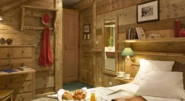 Trois Vallées Appartements VTI, Забронировать Отель Отели Сен-Мартен-де-Бельвиль с парковкой, Парковка