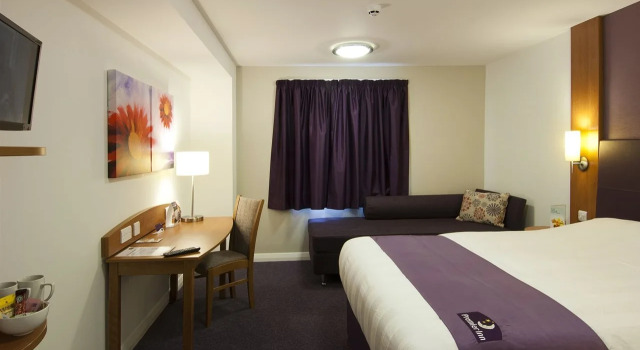 Premier Inn Bicester, Забронировать Отель Отели в центре Бистер с завтраком, отели в центре Бистер с завтраком