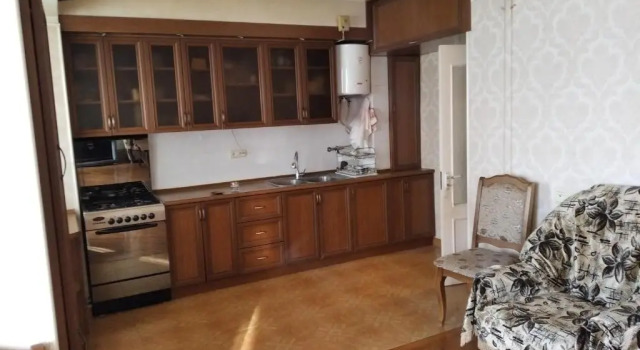 3 room apartment in small center of Yerevan, Забронировать Апартаменты/квартира Отели Еревана с парковкой, рядом с Ереванский государственный университет, Парковка