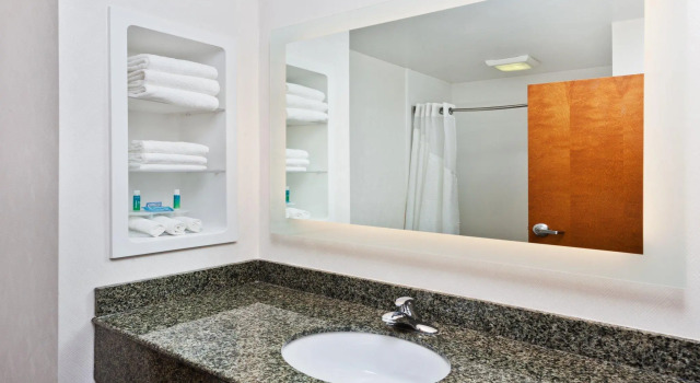 Двухместный номер Standard Holiday Inn Express Hotel & Suites Phenix City - Columbus by IHG