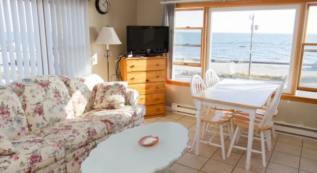 Двухместные апартаменты с красивым видом из окна Oceanside Condos