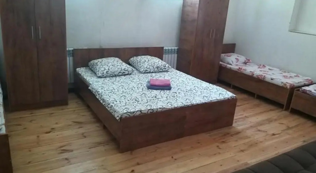 Hostel Kafe 777, Rezerwuj Hostel Hotele w Turkestan z parkingiem, Parking