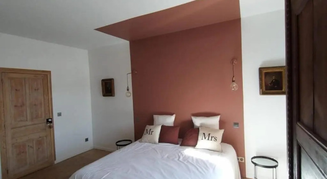 LA CURE grande maison de charme de 2 a 14 personnes, Rezerwuj Hotel Hotele w Owernia z parkingiem, Parking