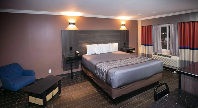 Двухместный номер Standard Rodeway Inn & Suites Bellflower