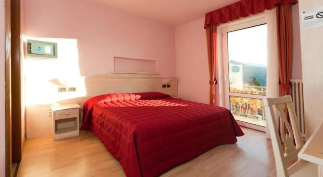 Life Hotels Rosalpina, Забронировать Отель Отели в центре Фольгария с завтраком, отели в центре Фольгария с завтраком