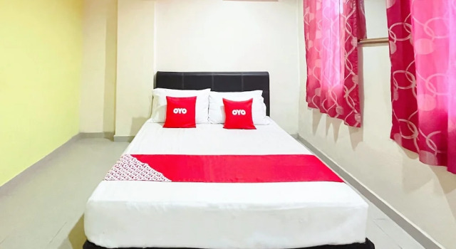 Номер Deluxe OYO 90324 Muar Station Hotel