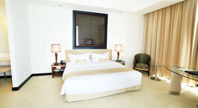 Люкс с балконом Sintesa Peninsula Hotel Manado