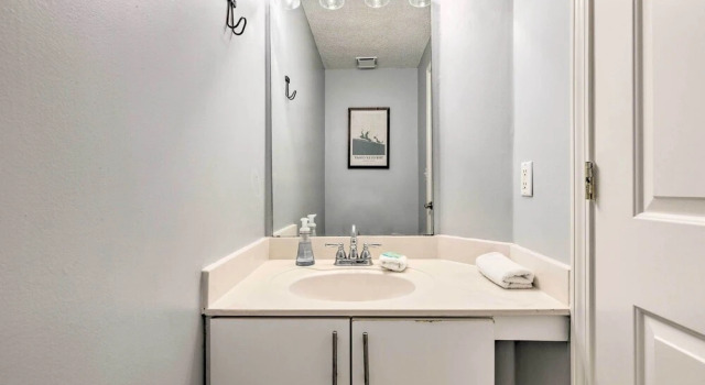 Апартаменты Gulf Shores Condo w/ Ocean Views & Beach Access!