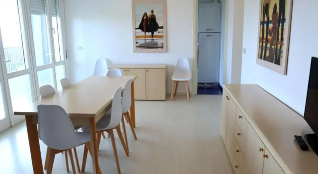 Apartment for 6 People with Three Large Terraces facing the Seaside, Book Lejlighed Hoteller i Friuli Venezia Giulia med parkering, Parkering