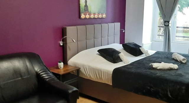 Hôtel du Cerf, Rezerwuj Hotel Hotele w Cher z parkingiem, Parking