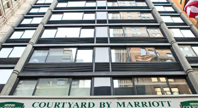 Кровать в общем номере Courtyard by Marriott New York Manhattan/ Fifth Avenue