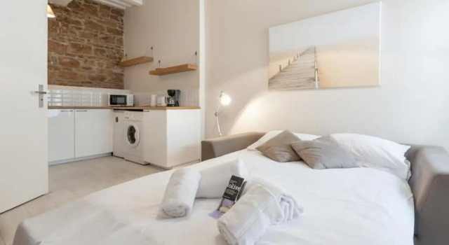 Студия Charming Studio for 2 near the Metro by GuestReady