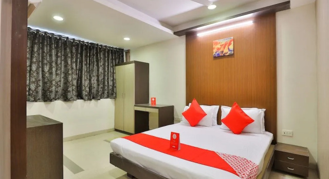OYO 14942 Hotel Maple Leaf, Rezervovat Hotel Hotely v Gujarat s parkováním, Parkování