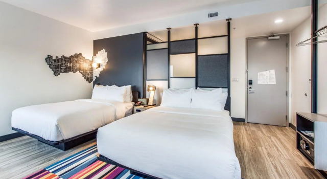 Четырёхместный номер Standard Aloft Dallas Arlington Entertainment District