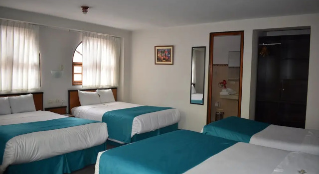 Habitación cuádruple Estándar con vista al jardín Colonial Plaza Hotel