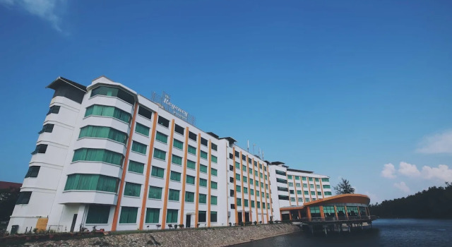 The Regency Waterfront Hotel